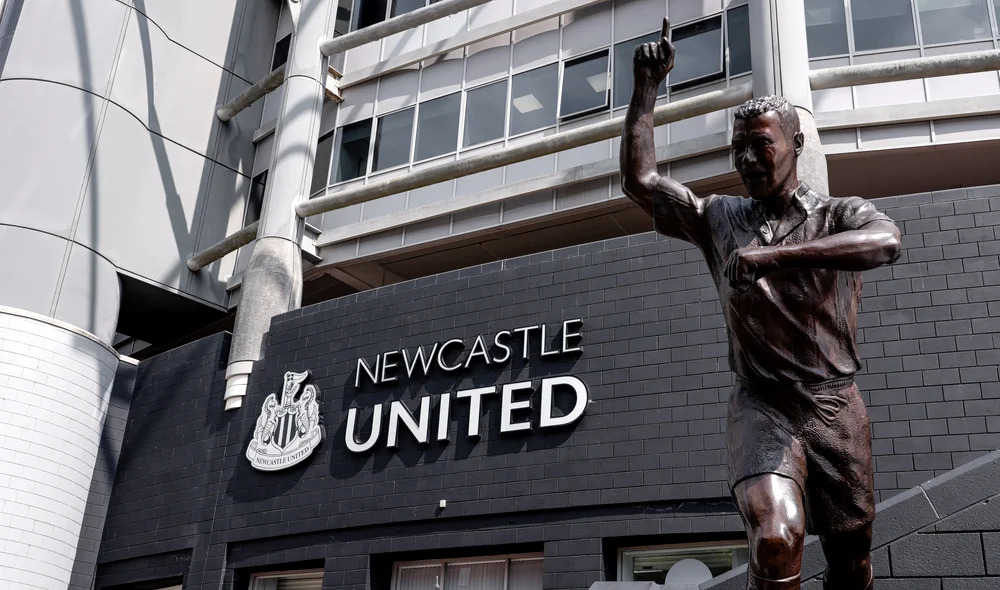 Staty av Alan Shearer utanför Newcastles hemmaarena St James Park