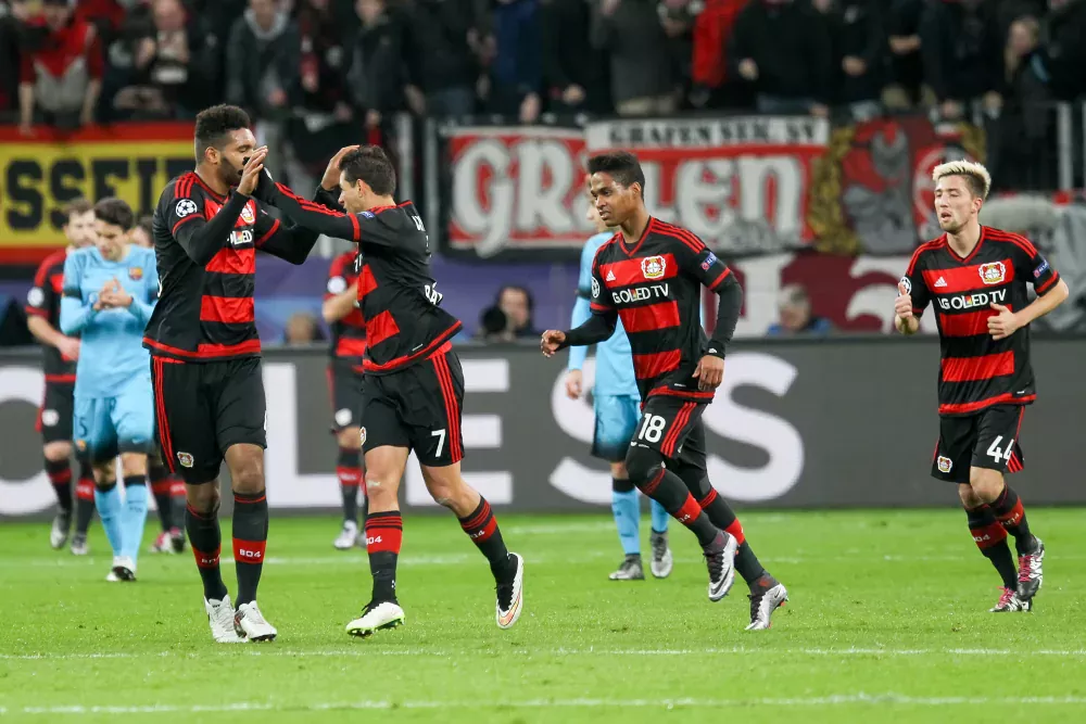 Bayer Leverkusen-spelare firar mål