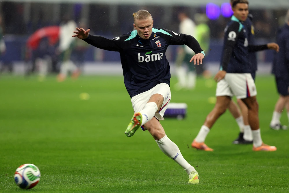 Erling Haaland värmer upp inför en match med Norge