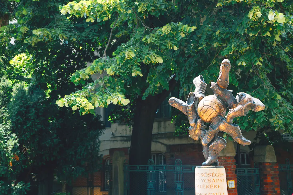 Monument till hyllning av de Magiska Magyarerna