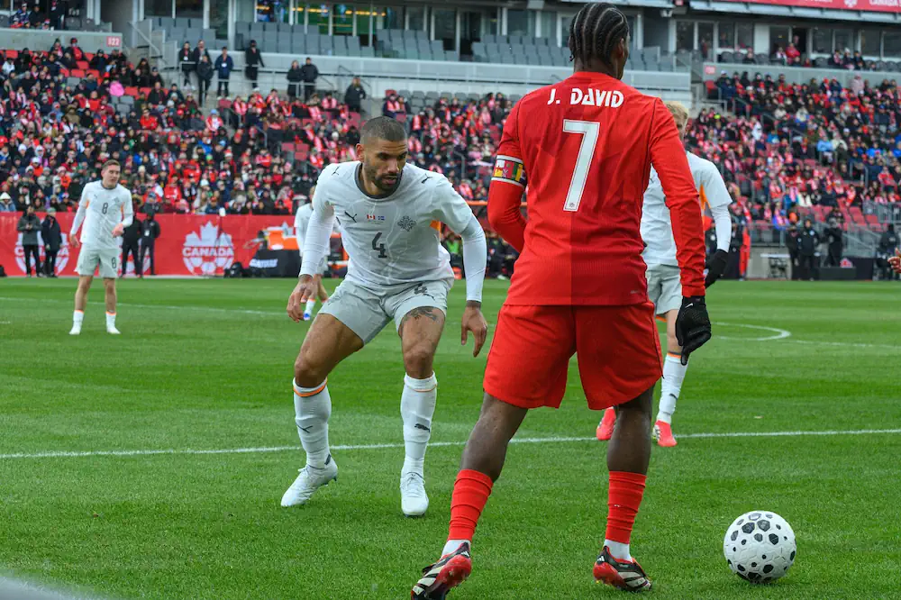 Jonathan Davids rygg med namn och nummer