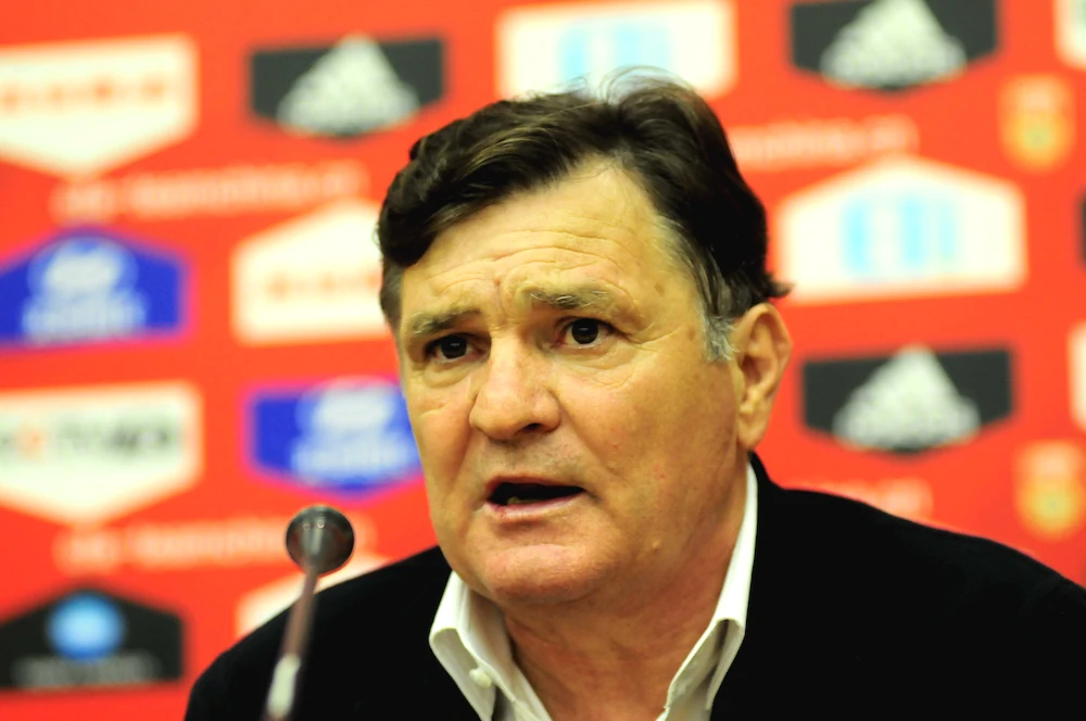 Jose Antonio Camacho på en presskonferens