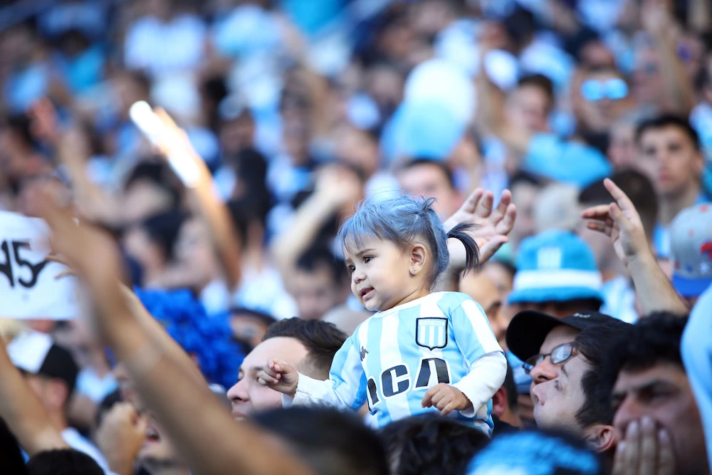 Ung Racing Club-supporter under en match