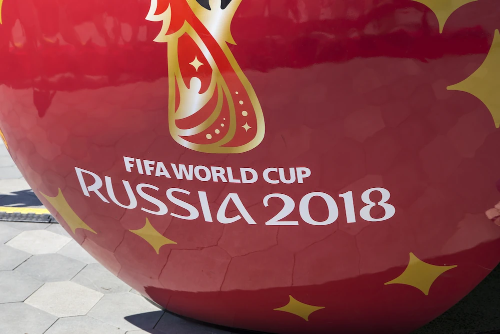 FIFA-VM i Ryssland-logotyp på glänsande boll
