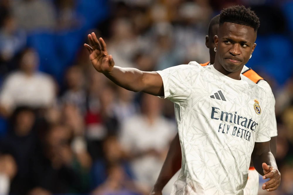 Vinícius Júnior vinkar till publiken