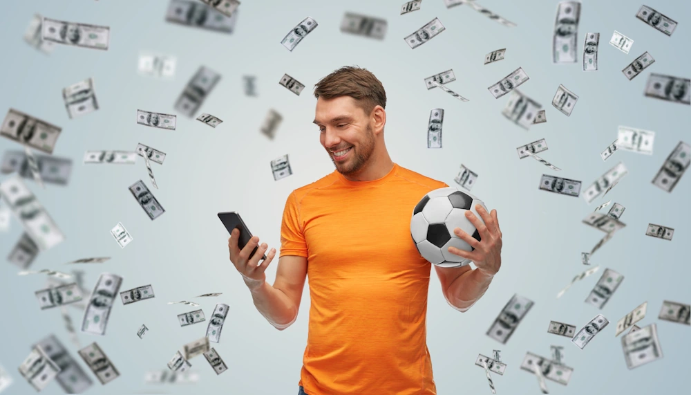 Orange kille med en fotboll i handen och bonuspengar som regnar