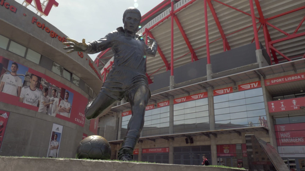 Staty av Eusebio utanför Estadio da Luz i Lissabon