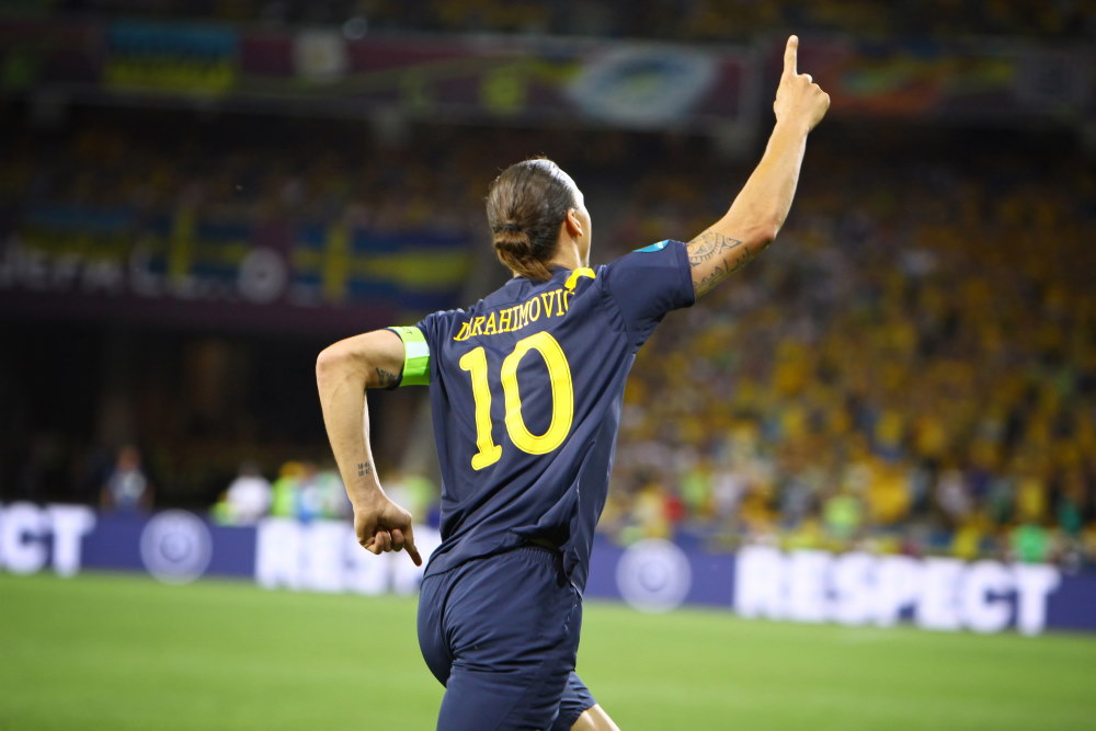Zlatan efter ett av många mål i landslaget